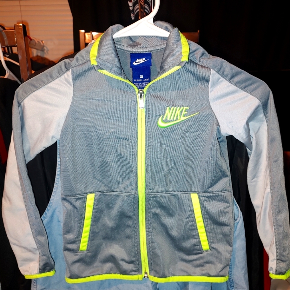 Kids Nike 4T zip up jacket